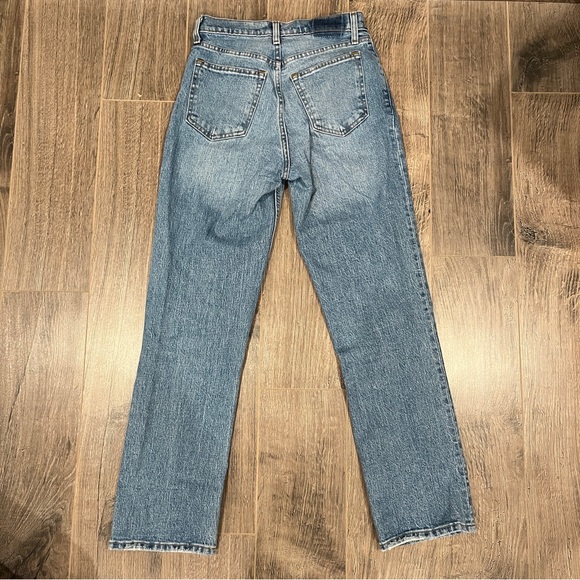 ❌SOLD❌ Abercrombie & Fitch | 90s Straight Ultra High Rise (Short) - Picture 5 of 5